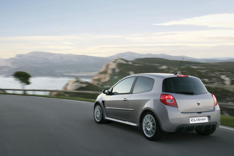  Renault Clio R.S. 2.0 16V 2006 года  (фото 103 из 125)